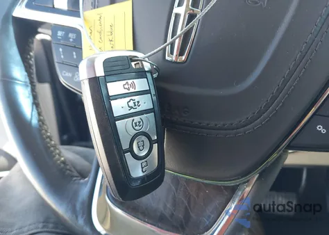 2017 Lincoln Continental Reserve z USA, uszkodzony, nr VIN 1LN6L9NC3H5600644